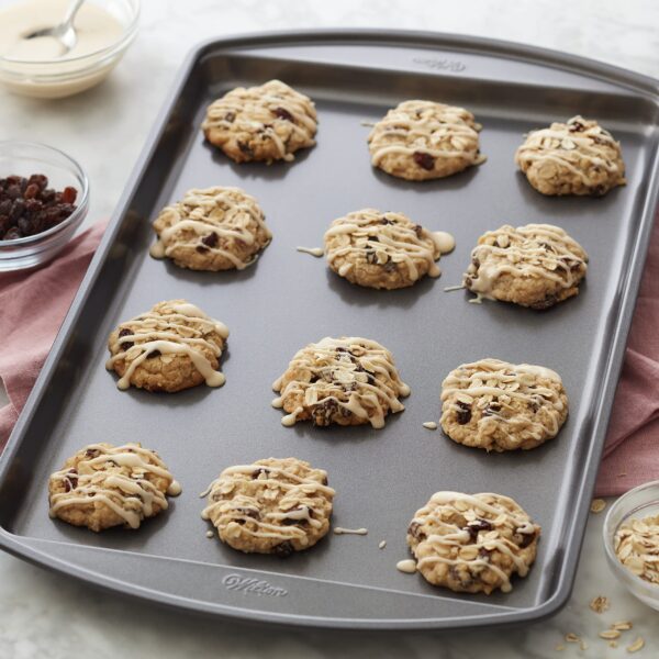 Wilton Premium Nonstick Bakeware Set - Image 4